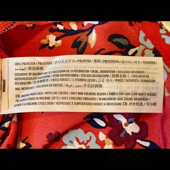 Abercrombie & Fitch sleeveless red floral top in size Medium - Picture 7 of 8